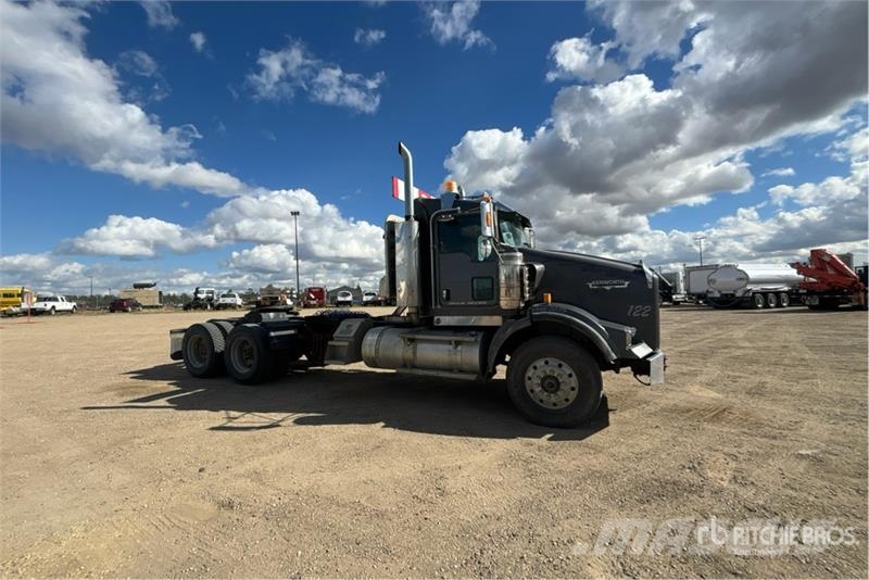 Kenworth T800 牵引车