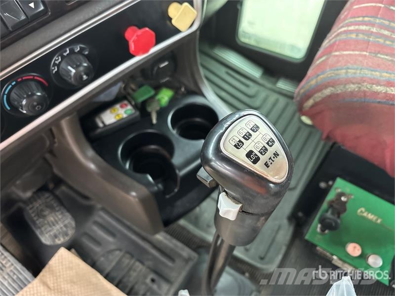 Kenworth T800 Pagalbos kelyje automobiliai