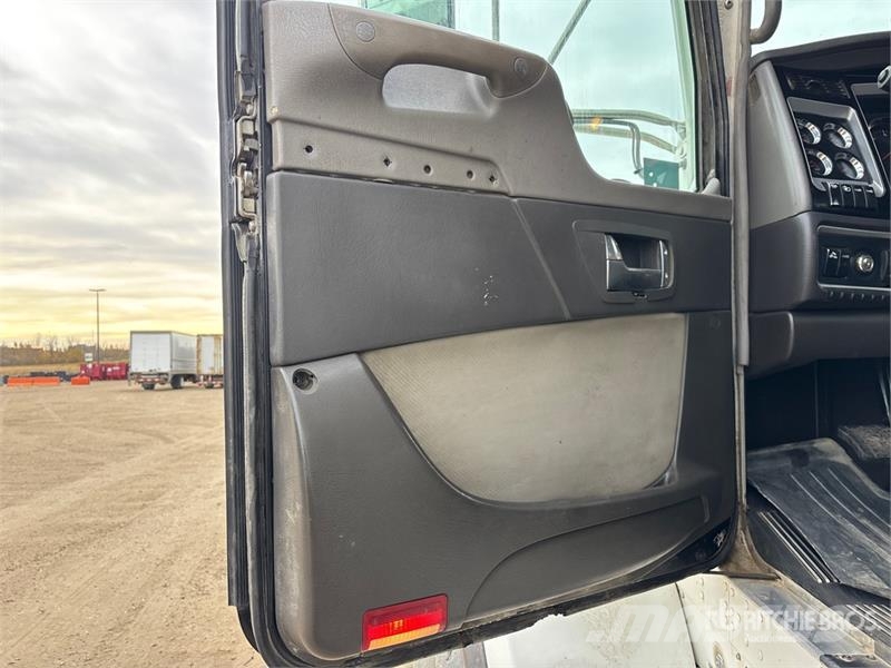 Kenworth T800 Ūdens mašīnas