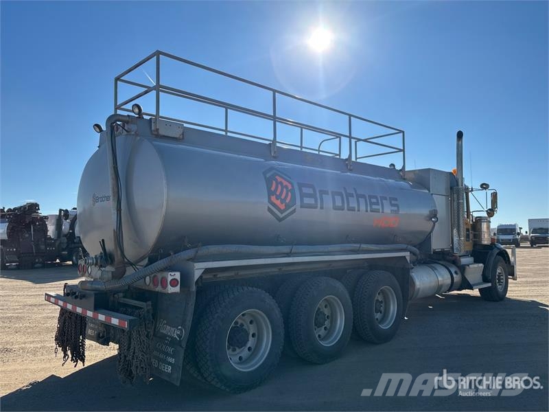 Kenworth T800 صهاريج مياه