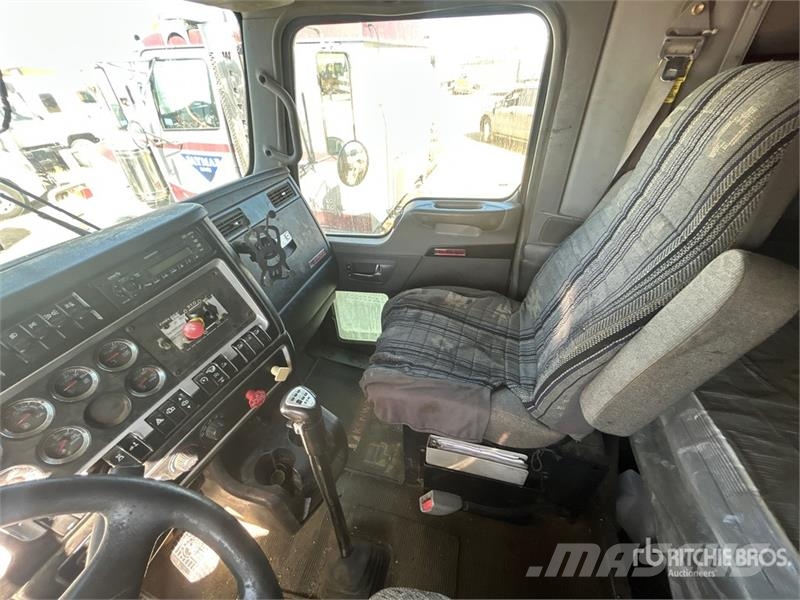 Kenworth T800 6x4 Cab and Chassis كابينة والداخلية