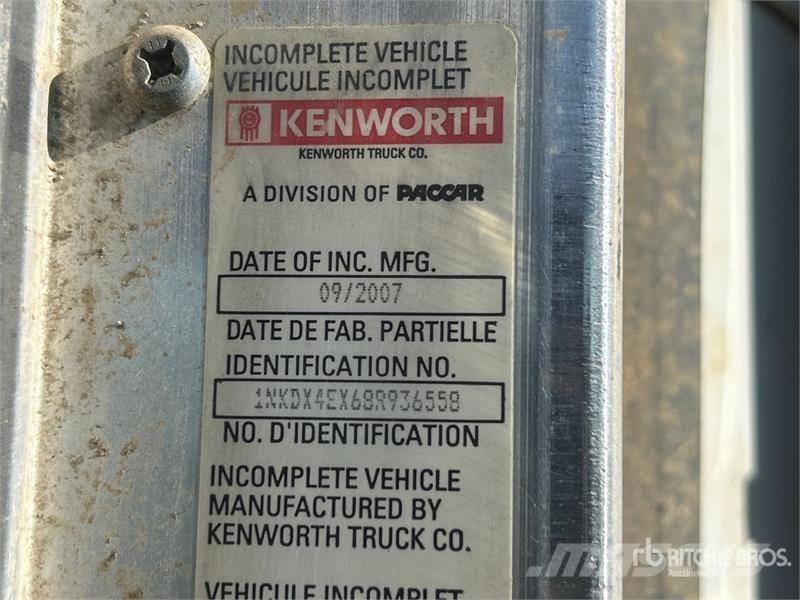 Kenworth T800 6x4 Cab and Chassis كابينة والداخلية