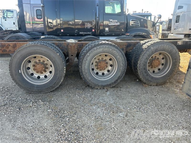 Kenworth T800 6x4 Cab and Chassis كابينة والداخلية