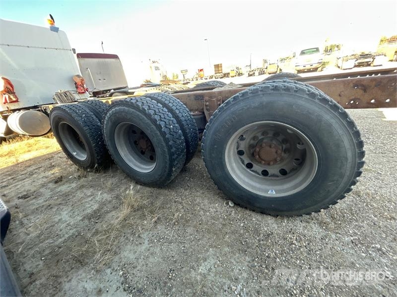 Kenworth T800 6x4 Cab and Chassis كابينة والداخلية