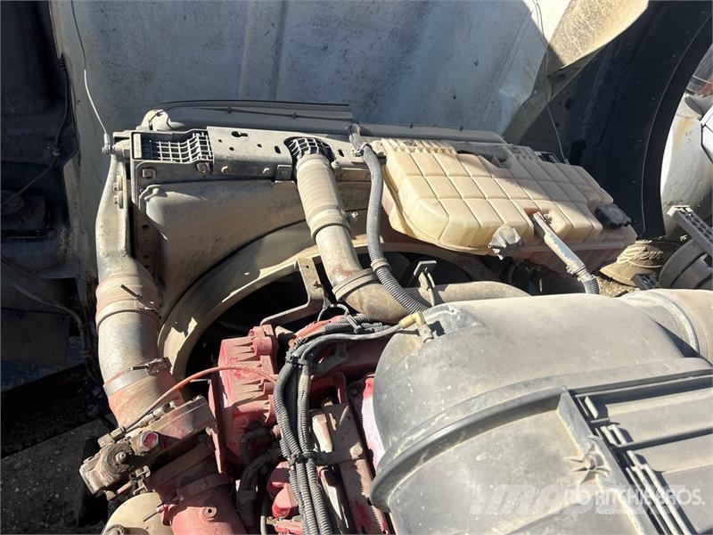 Kenworth T800 6x4 Cab and Chassis كابينة والداخلية