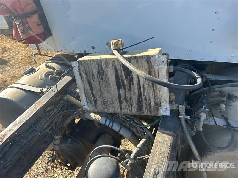 Kenworth T800 6x4 Cab and Chassis كابينة والداخلية