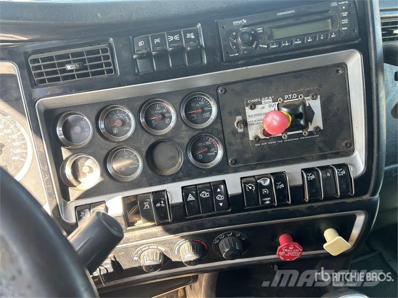 Kenworth T800 6x4 Cab and Chassis كابينة والداخلية
