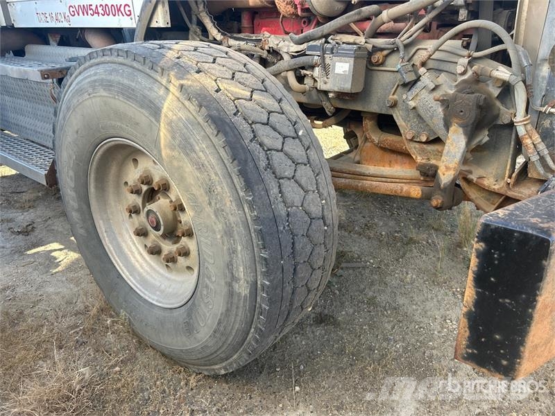 Kenworth T800 6x4 Cab and Chassis كابينة والداخلية
