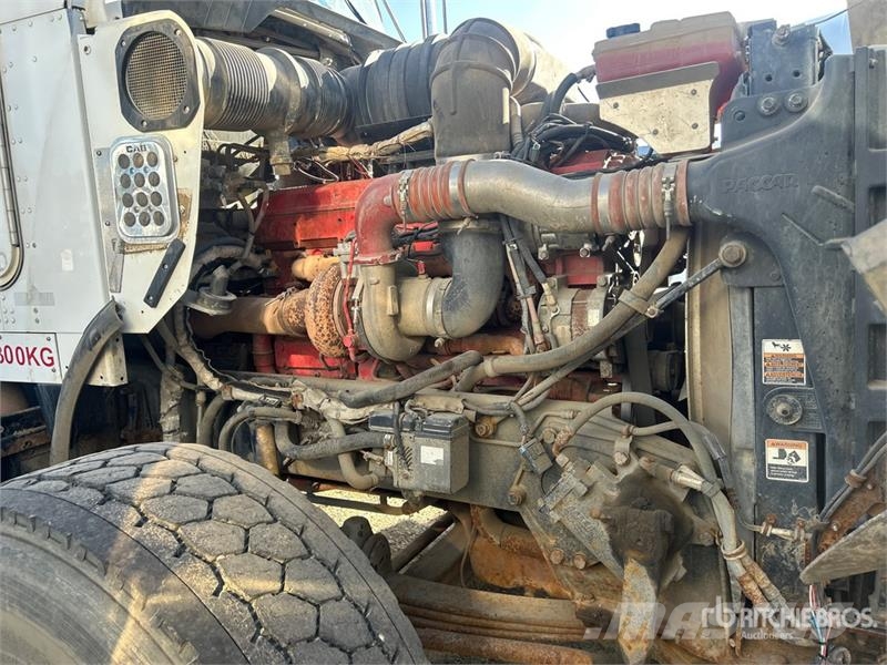Kenworth T800 6x4 Cab and Chassis كابينة والداخلية