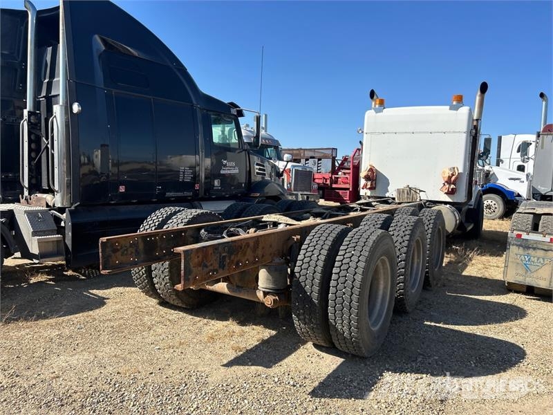 Kenworth T800 6x4 Cab and Chassis كابينة والداخلية