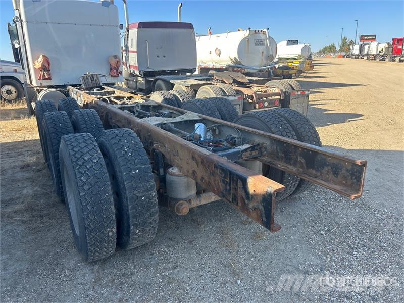 Kenworth T800 6x4 Cab and Chassis كابينة والداخلية