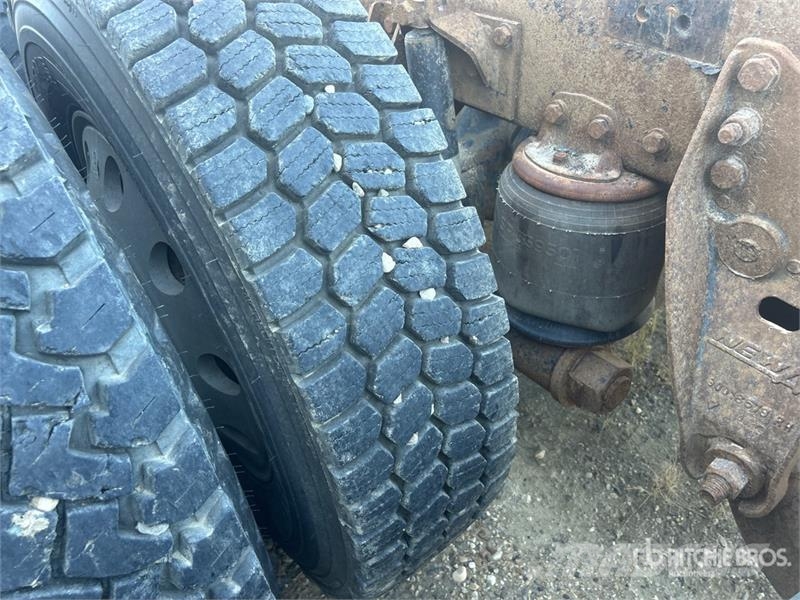 Kenworth T800 6x4 Cab and Chassis كابينة والداخلية