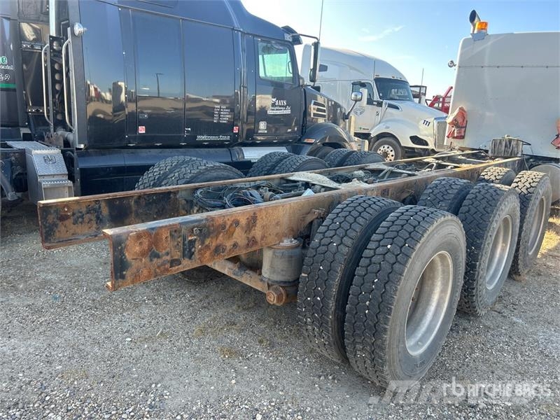 Kenworth T800 6x4 Cab and Chassis كابينة والداخلية