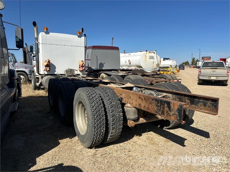 Kenworth T800 6x4 Cab and Chassis كابينة والداخلية