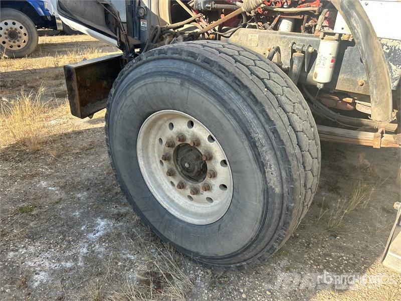 Kenworth T800 6x4 Cab and Chassis كابينة والداخلية