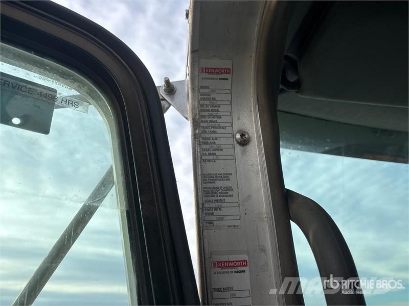 Kenworth T800 8x6 Sleeper Winch Truck 救援車