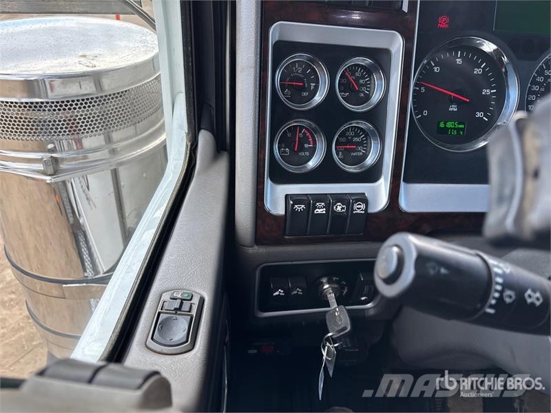 Kenworth T800 8x6 Sleeper Winch Truck 救援车