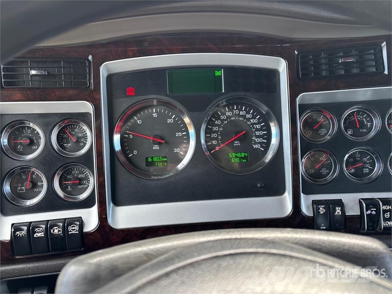 Kenworth T800 8x6 Sleeper Winch Truck 救援车