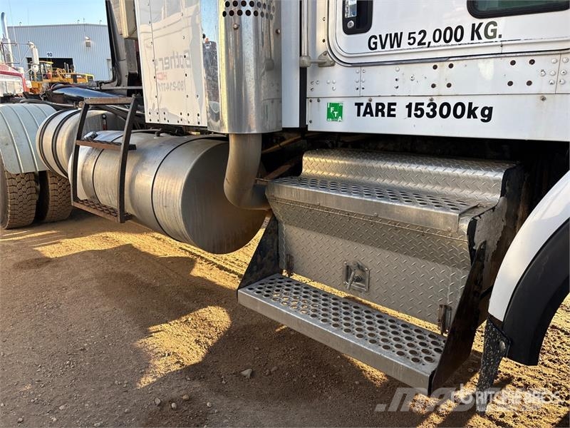 Kenworth T800 8x6 Sleeper Hooklift Truck Камиони с кран с кука