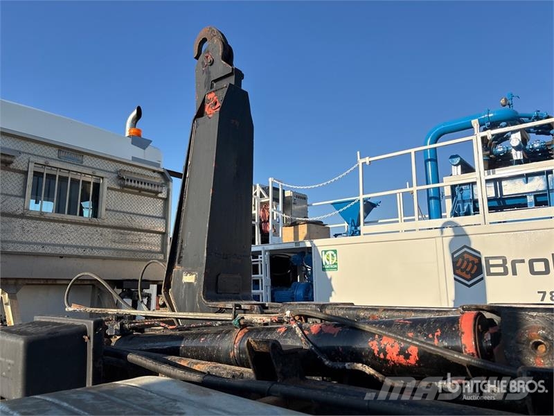 Kenworth T800 8x6 Sleeper Hooklift Truck Камиони с кран с кука
