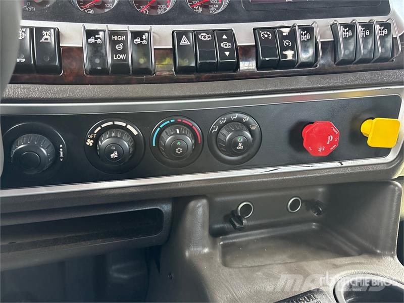 Kenworth T800 8x6 Sleeper Winch Truck 救援车