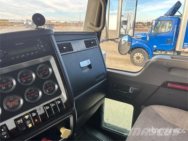 Kenworth T800 8x6 Sleeper Winch Truck 救援車