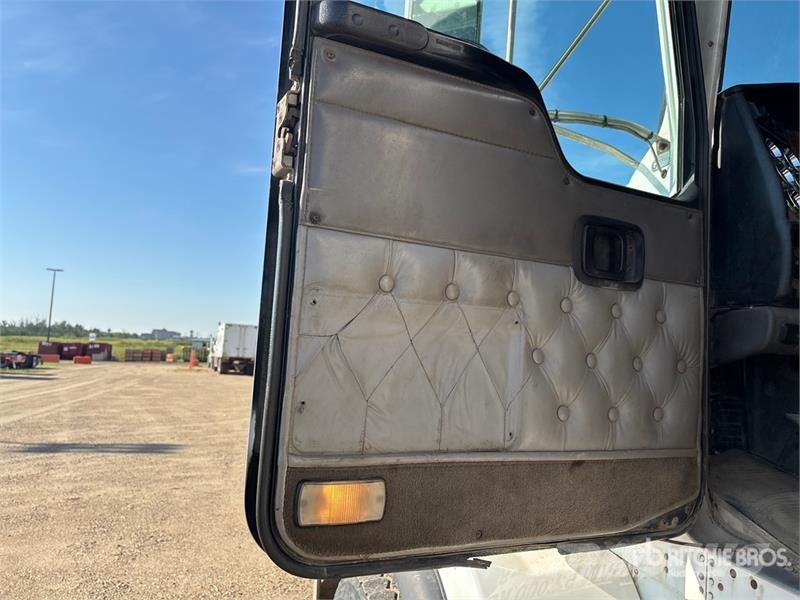 Kenworth T800 8x6 Sleeper Hooklift Truck Vinçli kamyonlar