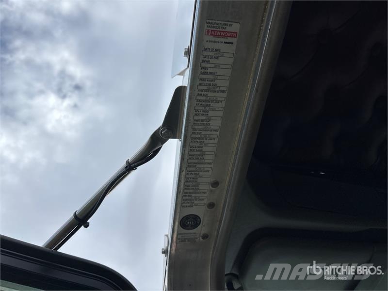 Kenworth T800 8x6 Sleeper Winch Truck 救援车