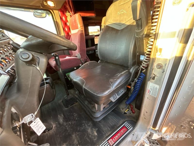 Kenworth T800 8x6 Sleeper Winch Truck Sleepwagens