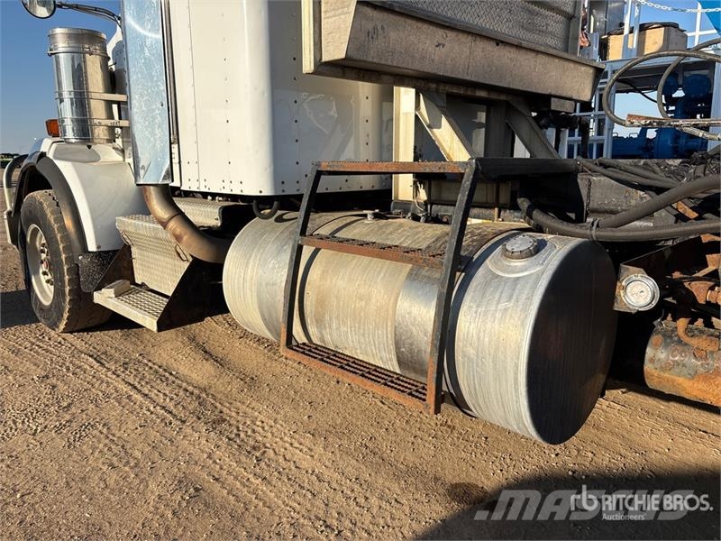 Kenworth T800 8x6 Sleeper Hooklift Truck Камиони с кран с кука