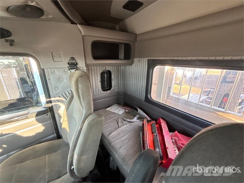 Kenworth T800 8x6 Sleeper Hooklift Truck Камиони с кран с кука