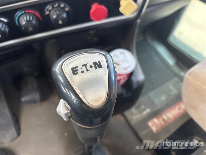 Kenworth T800 8x6 Sleeper Winch Truck 救援車