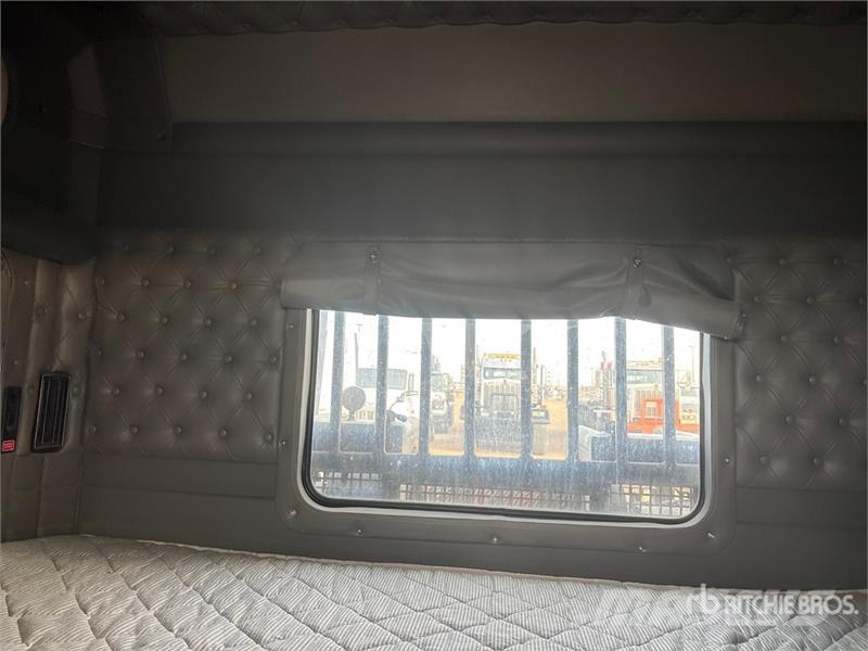 Kenworth T800 8x6 Sleeper Winch Truck 救援車