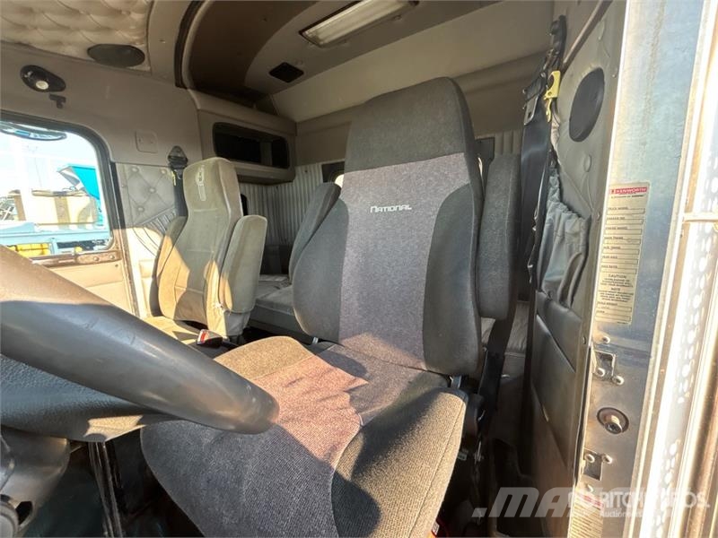 Kenworth T800 8x6 Sleeper Hooklift Truck Камиони с кран с кука