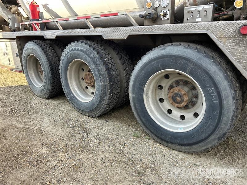 Kenworth T800 8x6 Vacuum Tanker Truck Kolkenzuigers
