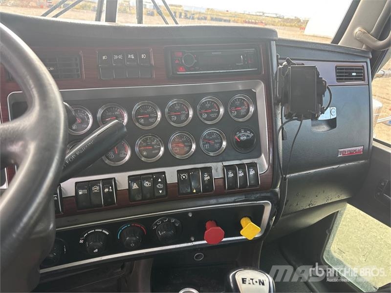 Kenworth T800 8x6 Winch Truck Evakuators ar manipulatoru