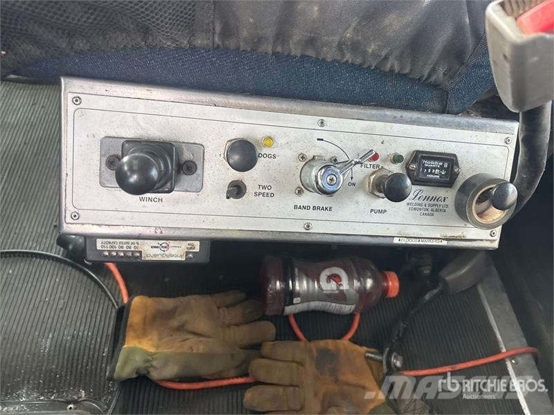 Kenworth T800 8x6 Winch Truck Evakuators ar manipulatoru