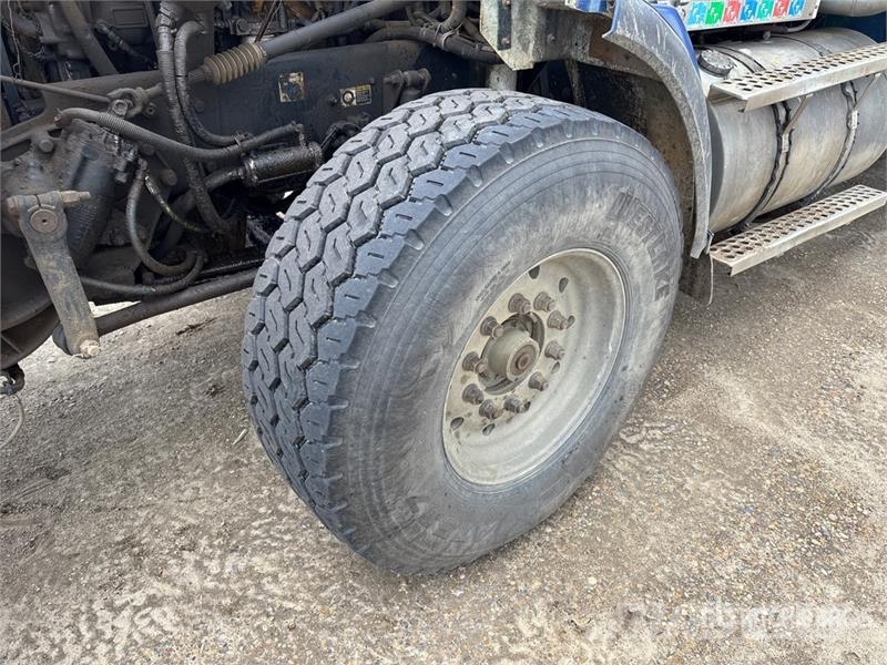 Kenworth T800B Kombinētās vakumsūkņa mašīnas