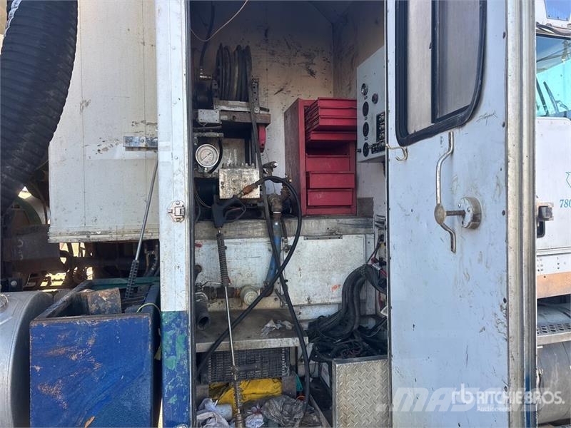 Kenworth T800B Kombinētās vakumsūkņa mašīnas