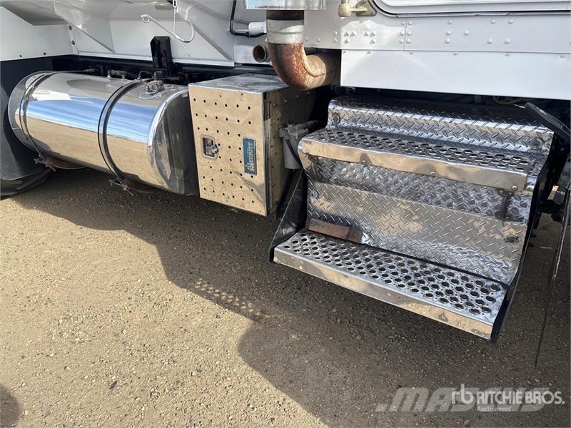 Kenworth T800B صهاريج مياه