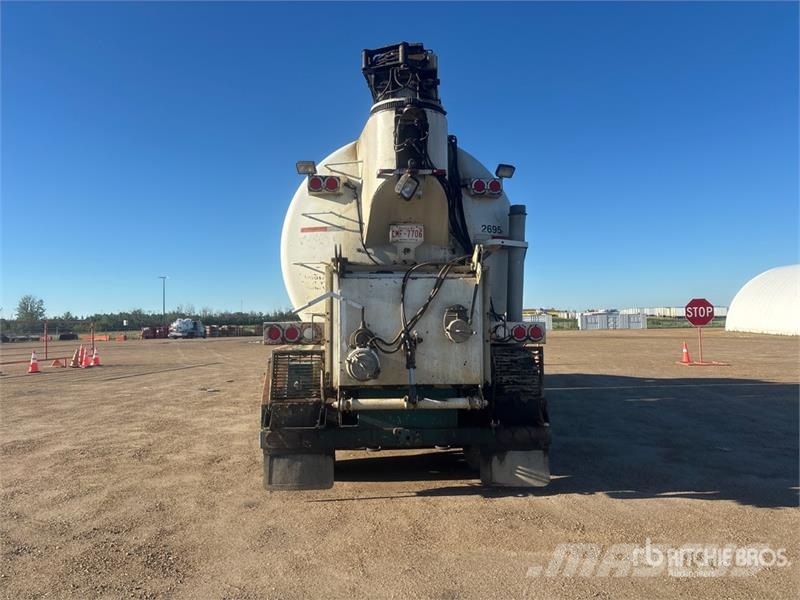 Kenworth T800B Kombinētās vakumsūkņa mašīnas