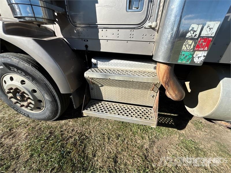 Kenworth T800B وحدات الجر