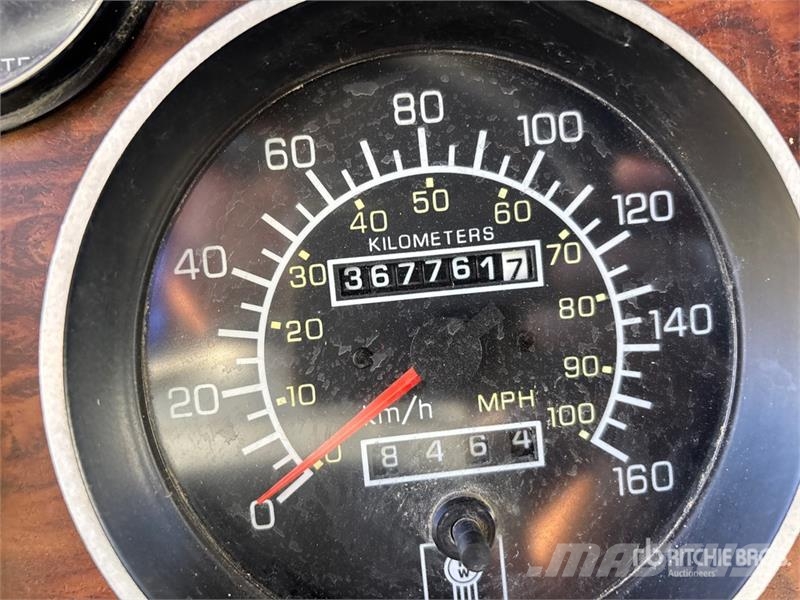 Kenworth T800B Tractor Units