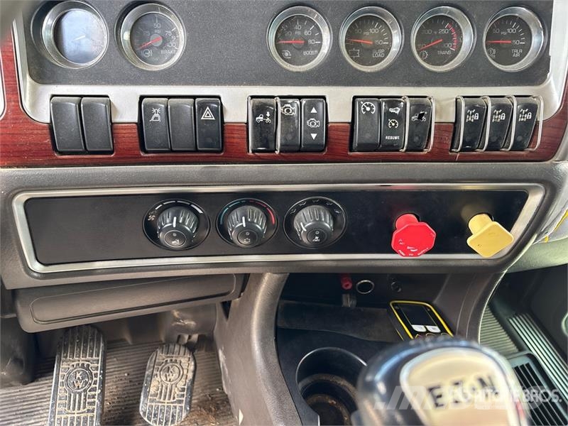 Kenworth T800B Vetopöytäautot