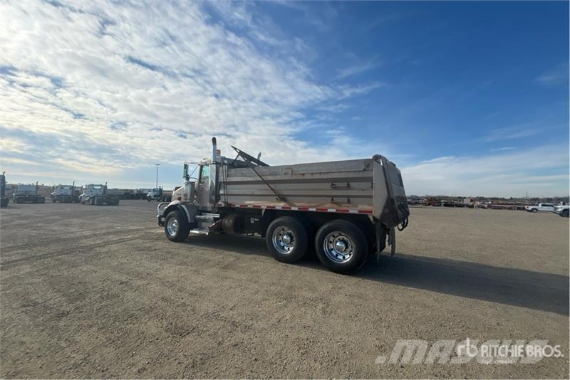 Kenworth T800B Camiones bañeras basculantes o volquetes