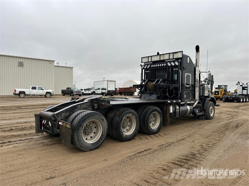 Kenworth T800B Evakuators ar manipulatoru