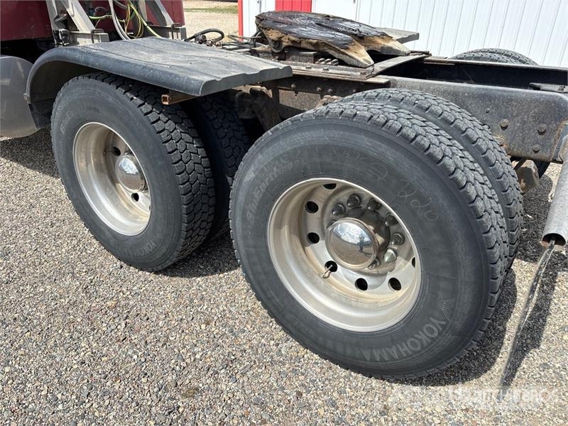 Kenworth T800B Vetopöytäautot