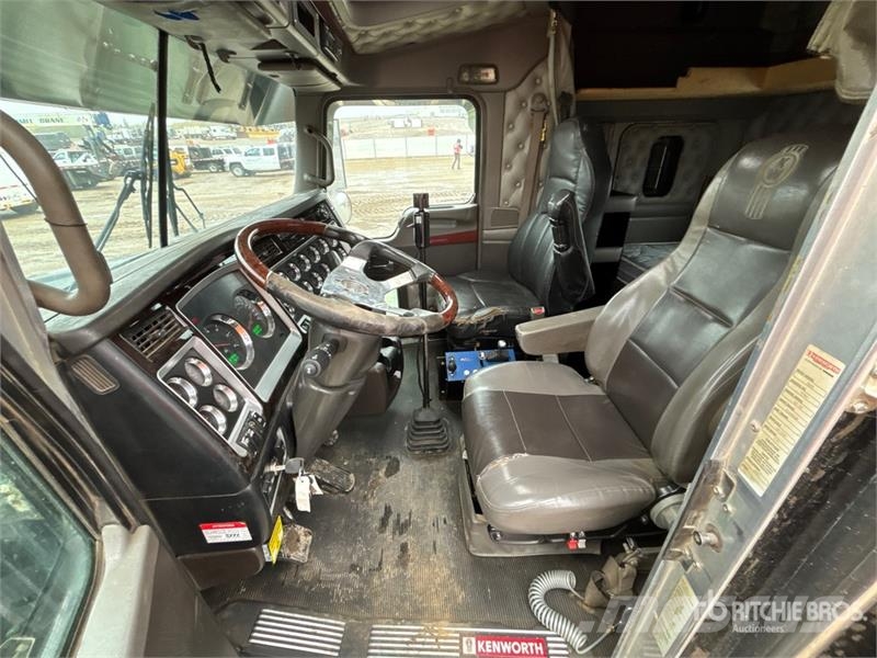 Kenworth T800B Evakuators ar manipulatoru