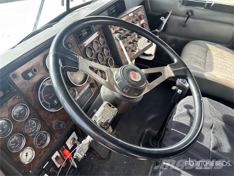 Kenworth T800B صهاريج مياه