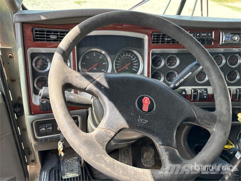 Kenworth T800B Vetopöytäautot